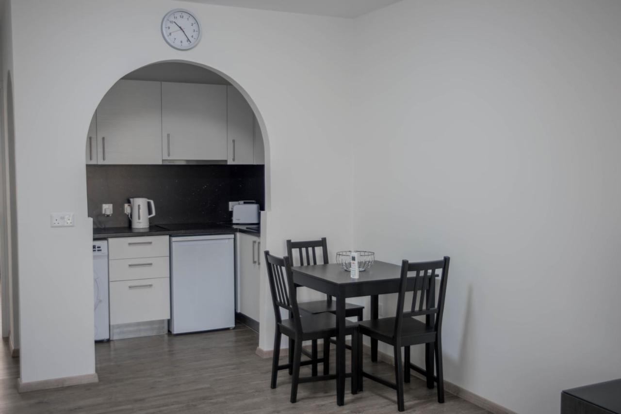 Modern Apartment Not Far From The Beach Paphos Exteriér fotografie
